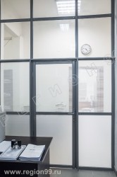 перегородка комбинированная в офисе низ ЛДСП